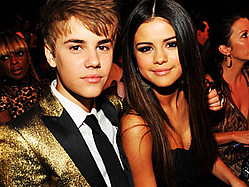 Justin Bieber, Selena Gomez Kiss Among Billboard Awards Highlights