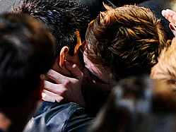 Robert Pattinson, Taylor Lautner Share Steamy Movie Awards Kiss