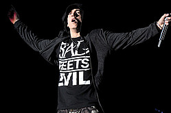 Eminem Rules Bonnaroo 2011 with Fiery Headlining Set