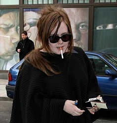 Adele signs up for singing lessons