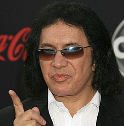 Gene Simmons` girlfriend finally confronts him about his wandering eye
