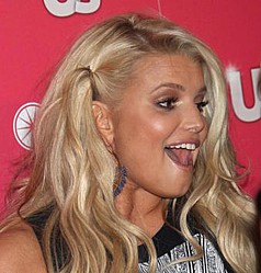 Jessica Simpson delighted with fiancs birthday gift
