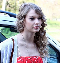 Taylor Swift calls new perfume `Wonderstruck`
