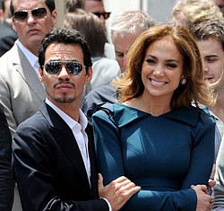 Marc Anthony `moves in two doors down from J-Lo`