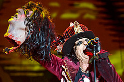 Alice Cooper Adding to the &#039;Nightmare&#039; at Universal Studios This Halloween