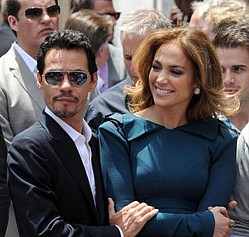 Marc Anthony `begs J-Lo to take him back`