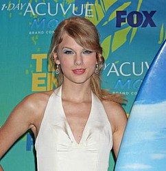 Taylor Swift and Selena Gomez big winners at the 2011 Teen Choice Awards