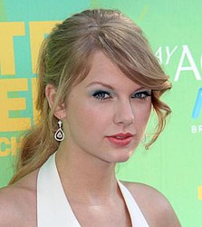 Taylor Swift and Taylor Lautner reunite at awards