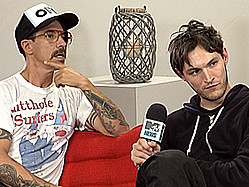 Red Hot Chili Peppers Feel The &#039;Love&#039; On I&#039;m With You