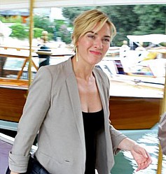 Kate Winslet: `I`m at odds with fame`