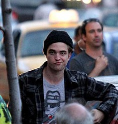 Robert Pattinson `takes K-Stew on home town tour`