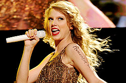 Taylor Swift, Blake Shelton, Brad Paisley Performing at CMA Awards