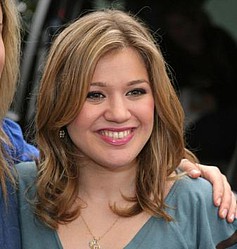 Kelly Clarkson said dating is like being back on American Idol