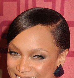 Tyra Banks said her `big forehead` helps insecure fans