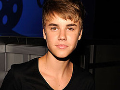 Justin Bieber Gets Romantic In &#039;Mistletoe&#039; Teaser