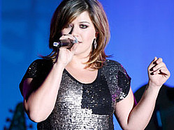 Kelly Clarkson To Play Free Club Show