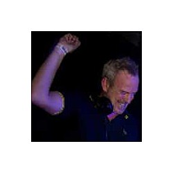 Fatboy Slim 5 Night Stand supports announced