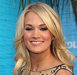 Carrie Underwood helps build school playground in hometown