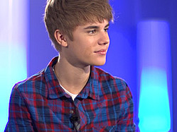 Justin Bieber Caught &#039;Christmas Spirit&#039; In &#039;Mistletoe&#039; Video