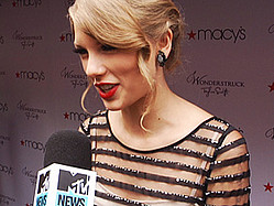 Taylor Swift Teases &#039;Surprise Projects&#039; For 2012