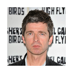 Noel Gallagher Outselling Matt Cardle 2 To 1 As Number 1 Battle Intensifies