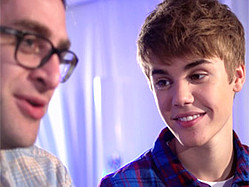Justin Bieber Joins Fans Under The Mistletoe For &#039;MTV First&#039;