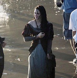 Kristen Stewart `advises parental discretion for Twilight birth scene`