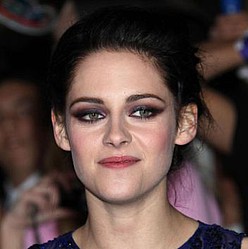 Kristen Stewart `can`t wait to say goodbye to Twilight contact lenses`