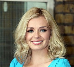 Katherine Jenkins busks ?undercover? in London