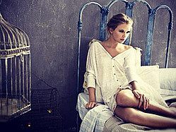 Taylor Swift Cozies Up To Zach Gilford In &#039;Ours&#039; Video