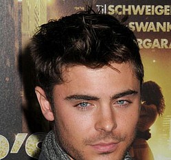 Zac Efron: `Kissing Michelle Pfeiffer is best part of new movie`