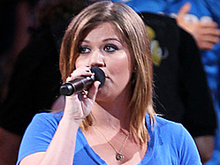 Kelly Clarkson To Drop iTunes EP