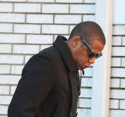 Dad-to-be Jay-Z reportedly eating like a pregnant woman!