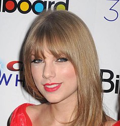 Taylor Swift?s friends `dub her the cat lady`