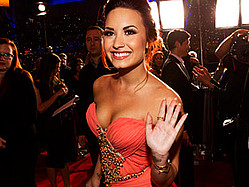 Demi Lovato, Vanessa Hudgens Dazzle On People&#039;s Choice Red Carpet