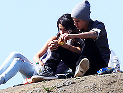 Justin Bieber, Selena Gomez Enjoy Picnic In The Park