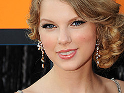 Taylor Swift, One Direction&#039;s Harry Styles Spark Romance Rumors