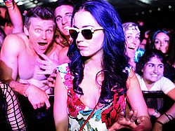 Katy Perry Debuts Darker Locks, &#039;90s Style At Coachella