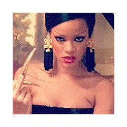 Rihanna wants to watch Cheryl Cole clean the floor&#039;