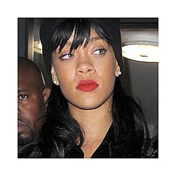 Rihanna calls tabloid a &#039;baggy a*s condom&#039;