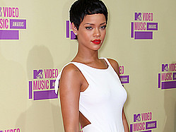 Rihanna, Miley Cyrus Flaunt New &#039;Dos On VMA Red Carpet