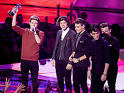 One Direction Take Home Moonman #2 With Best Pop Video VMA Win