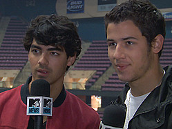 Jonas Brothers Recreate &#039;Hunger Games&#039; During Recording Sessions
