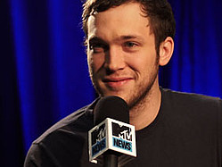 Phillip Phillips Worked Overtime Not To &#039;Suck&#039; On &#039;Idol&#039; Debut, Moon