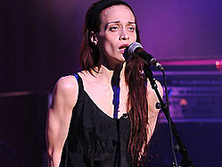 Fiona Apple Cancels Tour To Be With Her Dying Dog