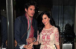 Katy Perry splits from John Mayer