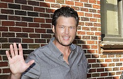 Blake Shelton sticks up for Taylor Swift