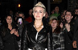 Miley Cyrus postpones wedding