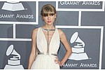 Taylor Swift views $20 million house - Taylor Swift has her eye on $20 million mansion in Rhode Island. The 23-year-old singer - who &hellip;