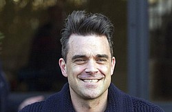Robbie Williams struggles to entertain daughter